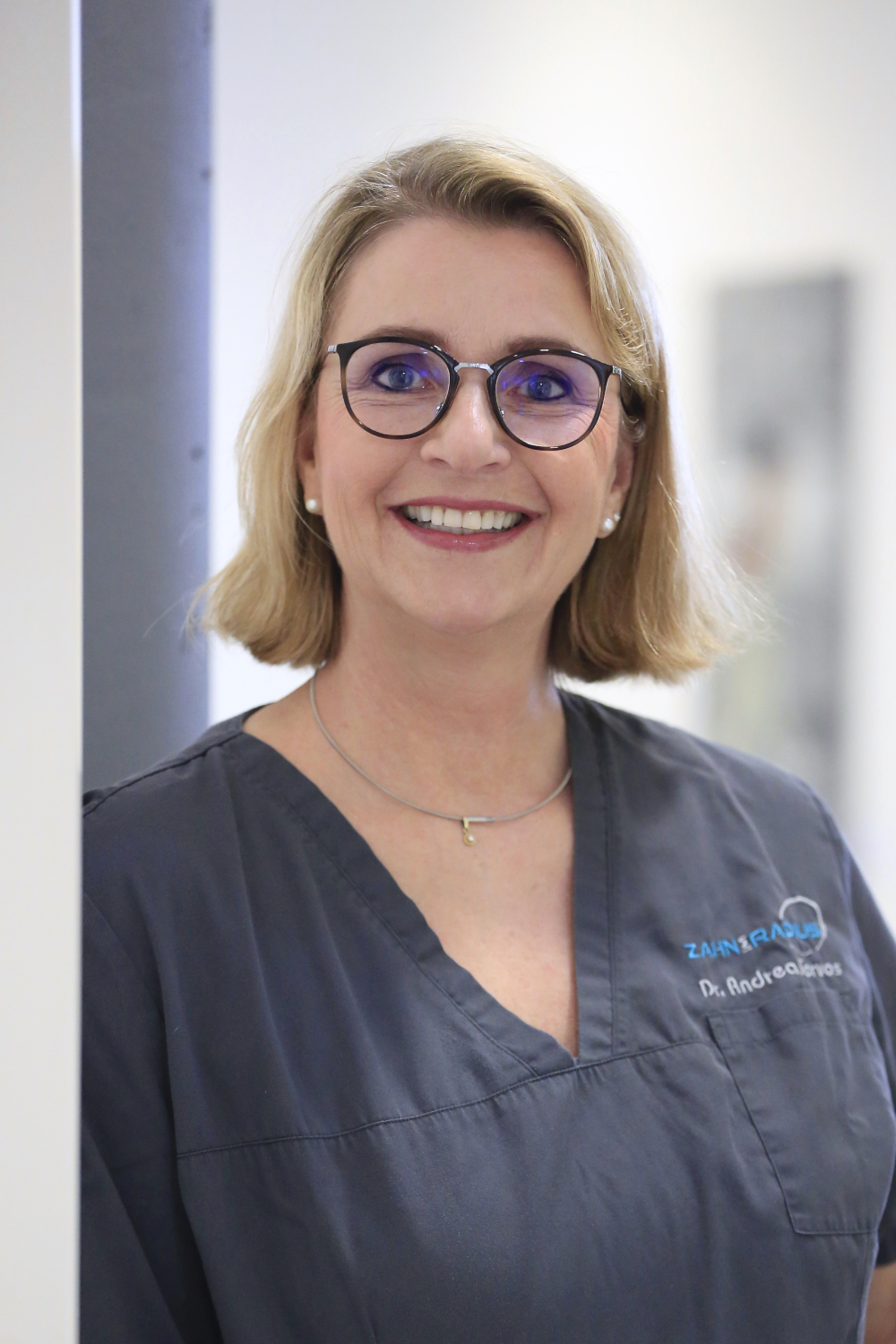 Dr. Med. Dent. Andrea Peters Kieferorthopädie Zahn im Radius